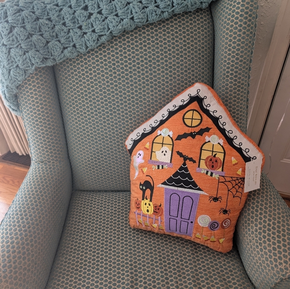 NWT Issac Mizrahi Halloween Haunted House Decorative Pillow - Picture 2 of 9